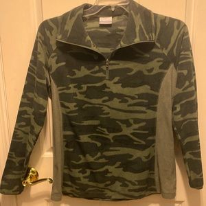 Women’s Camo Columbia Pullover Large